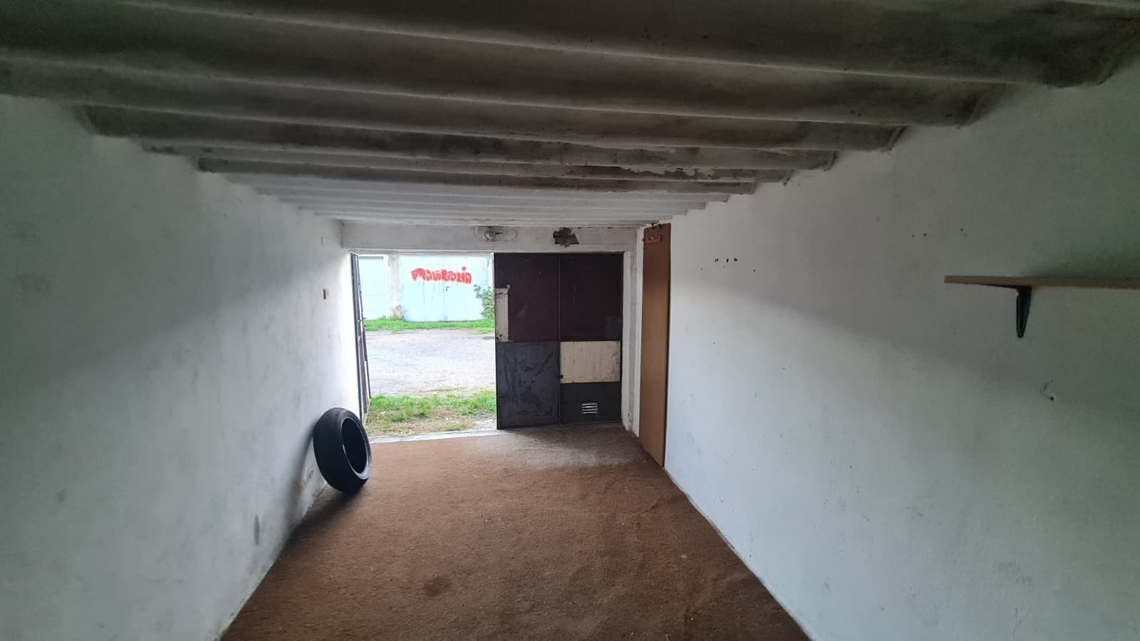 Prenájom garáže 18 m², Hradec Králové, Královéhradecký kraj Prenájom garáže 18 m², Hradec Králové, Královéhradecký kraj