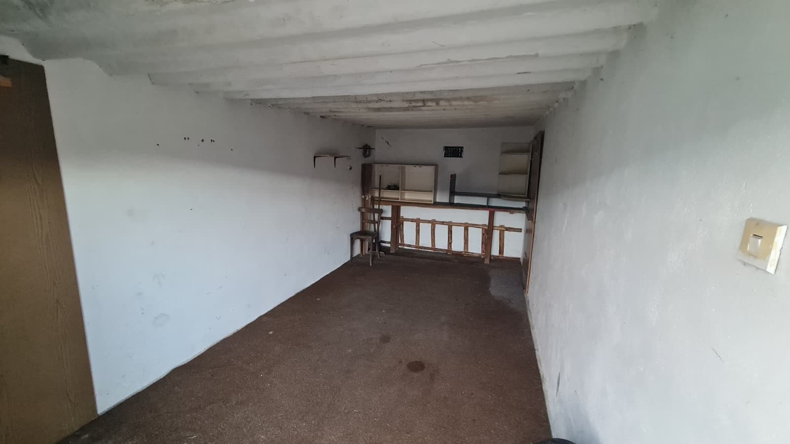 Prenájom garáže 18 m², Hradec Králové, Královéhradecký kraj Prenájom garáže 18 m², Hradec Králové, Královéhradecký kraj
