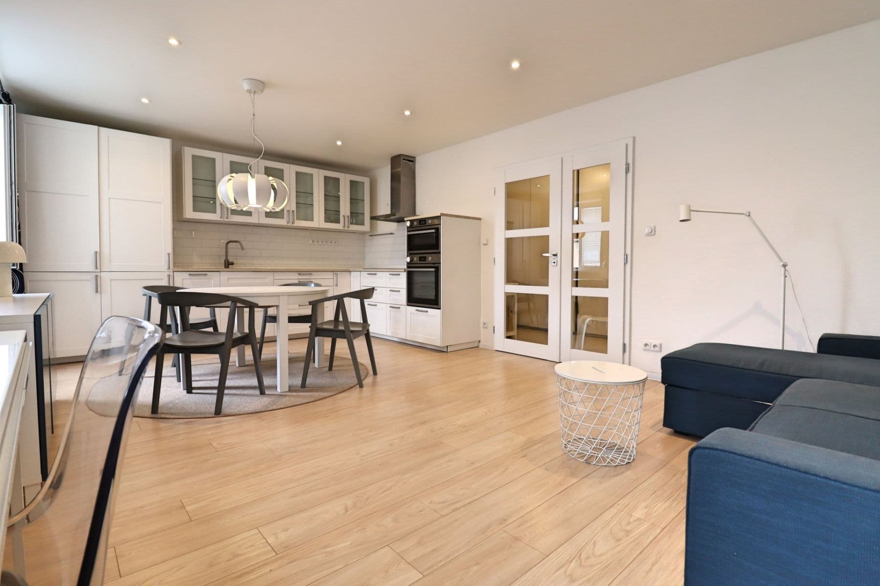 Prenájom bytu 2-izbový 59 m², Jerevanská, Praha, Praha Prenájom bytu 2-izbový 59 m², Jerevanská, Praha, Praha