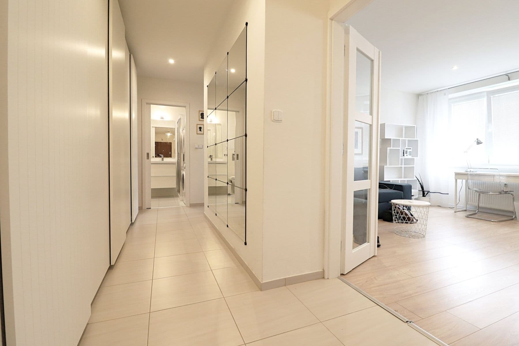 Prenájom bytu 2-izbový 59 m², Jerevanská, Praha, Praha Prenájom bytu 2-izbový 59 m², Jerevanská, Praha, Praha