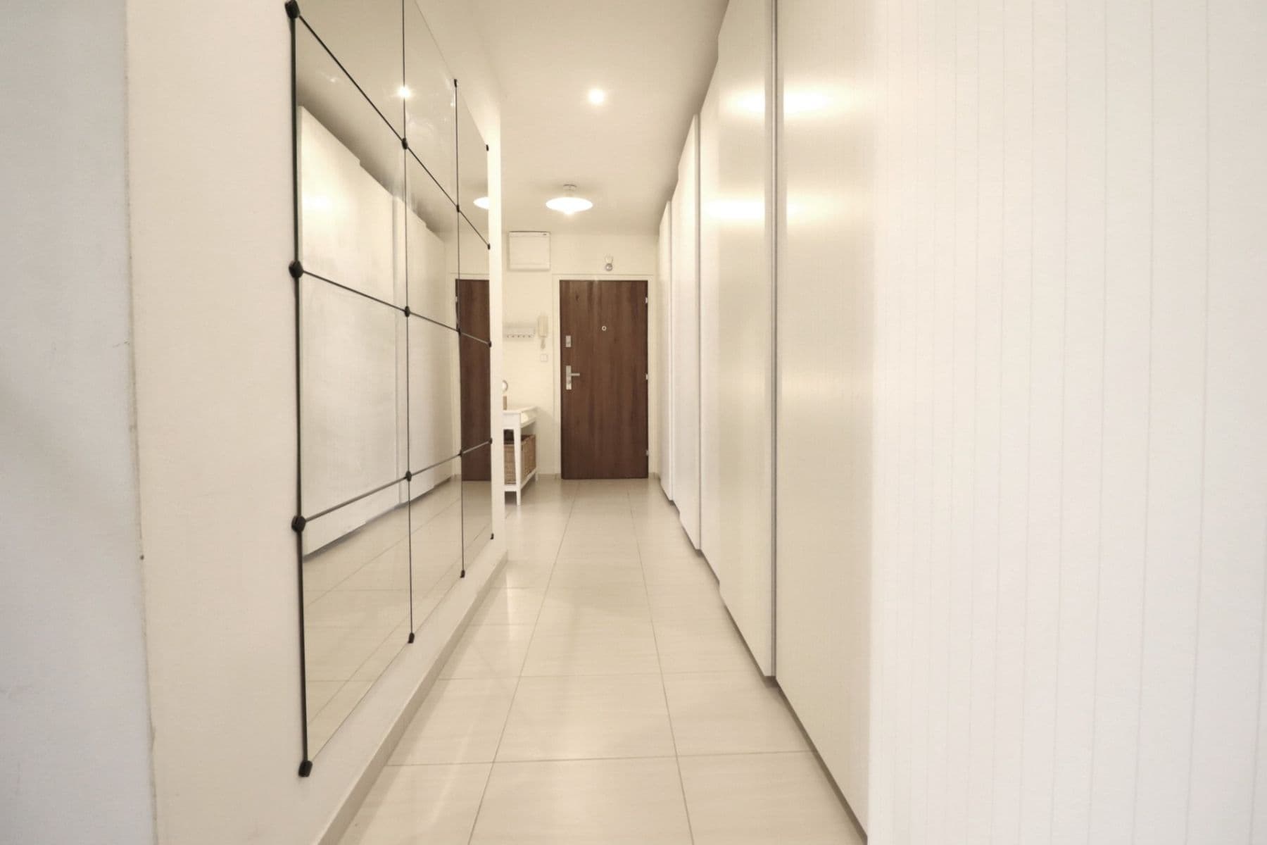 Prenájom bytu 2-izbový 59 m², Jerevanská, Praha, Praha Prenájom bytu 2-izbový 59 m², Jerevanská, Praha, Praha