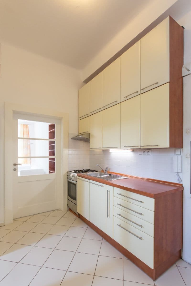 Prenájom bytu 2-izbový 55 m², náměstí Hrdinů, Praha, Praha Prenájom bytu 2-izbový 55 m², náměstí Hrdinů, Praha, Praha