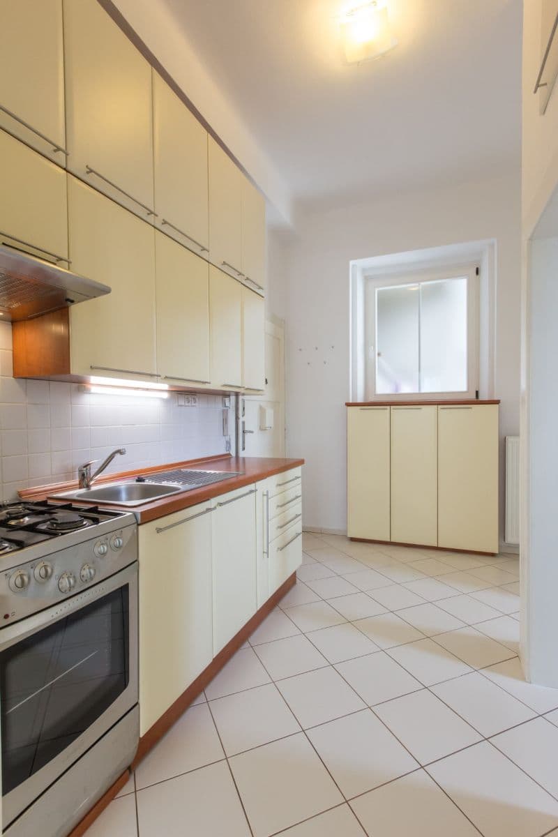 Prenájom bytu 2-izbový 55 m², náměstí Hrdinů, Praha, Praha Prenájom bytu 2-izbový 55 m², náměstí Hrdinů, Praha, Praha
