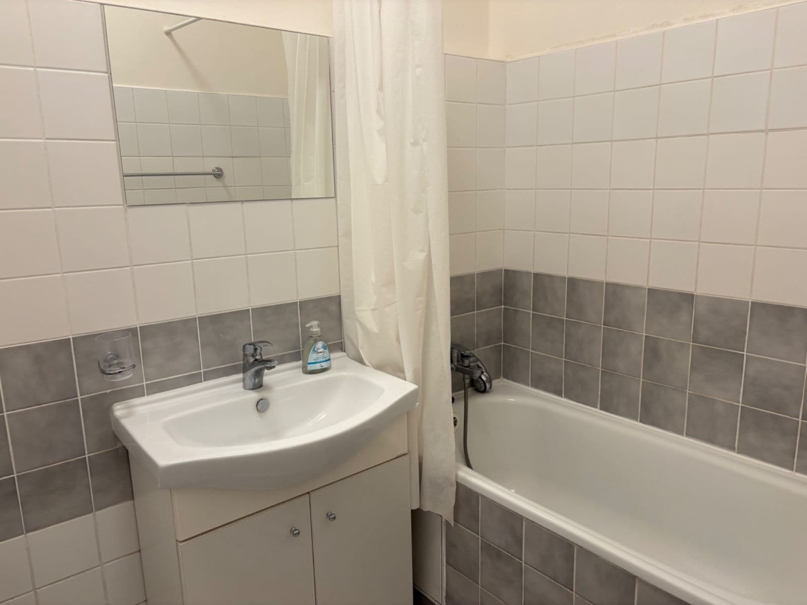 Prenájom bytu 2-izbový 50 m², Veverkova, Praha, Praha Prenájom bytu 2-izbový 50 m², Veverkova, Praha, Praha