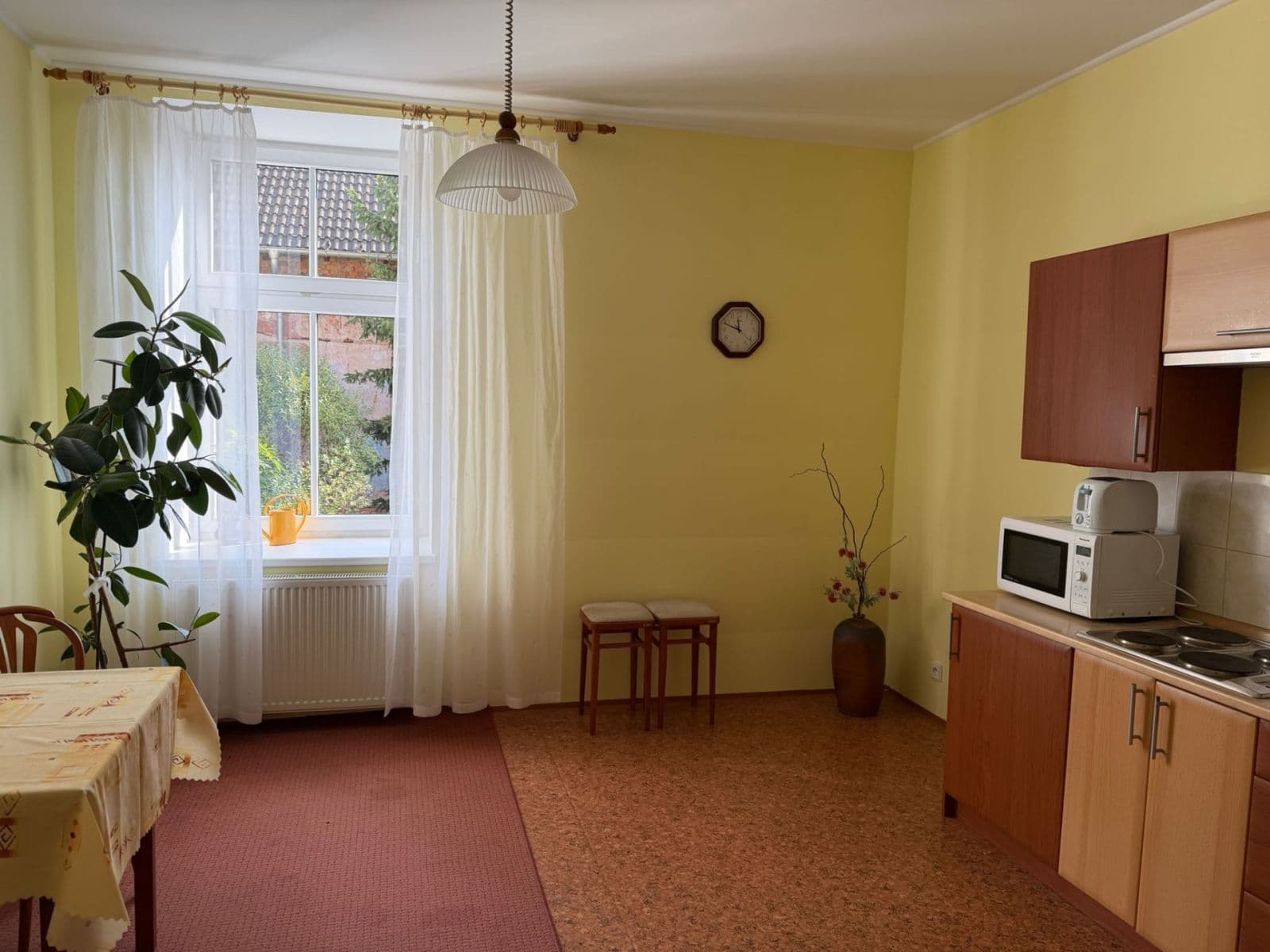 Prenájom bytu 2-izbový 80 m², Revoluční, Chomutov, Ústecký kraj Prenájom bytu 2-izbový 80 m², Revoluční, Chomutov, Ústecký kraj
