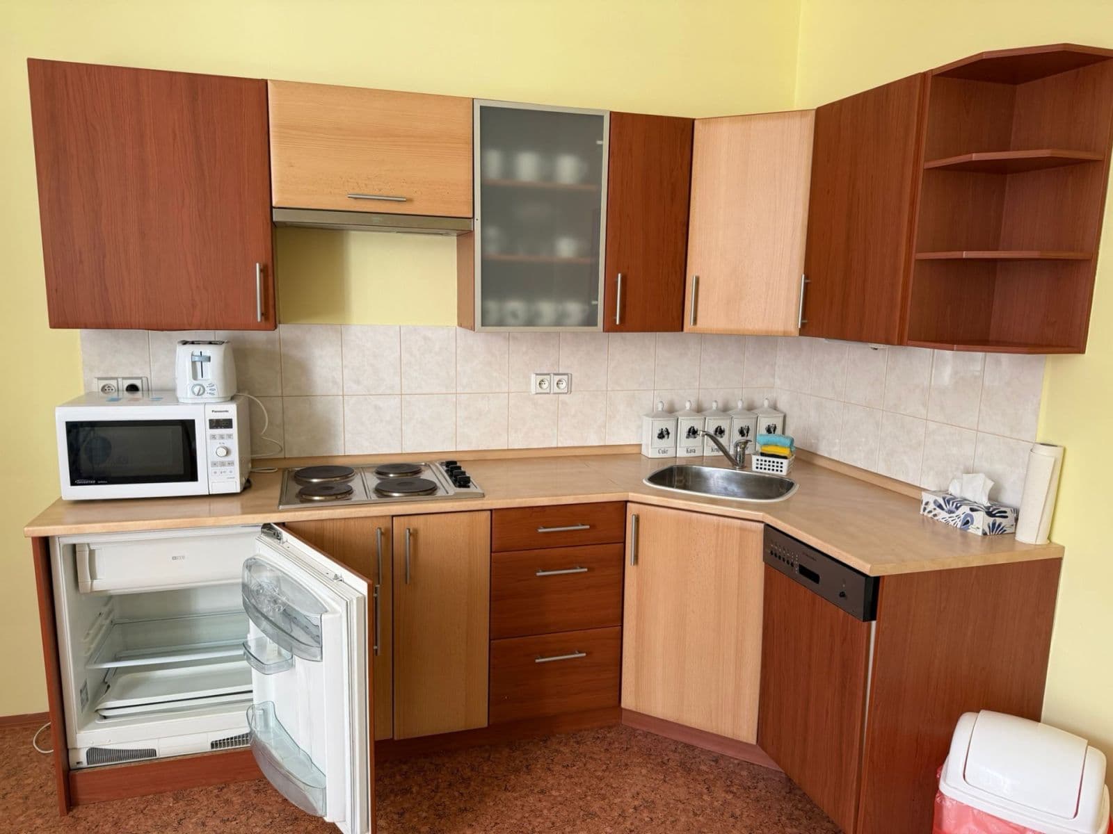 Prenájom bytu 2-izbový 80 m², Revoluční, Chomutov, Ústecký kraj Prenájom bytu 2-izbový 80 m², Revoluční, Chomutov, Ústecký kraj