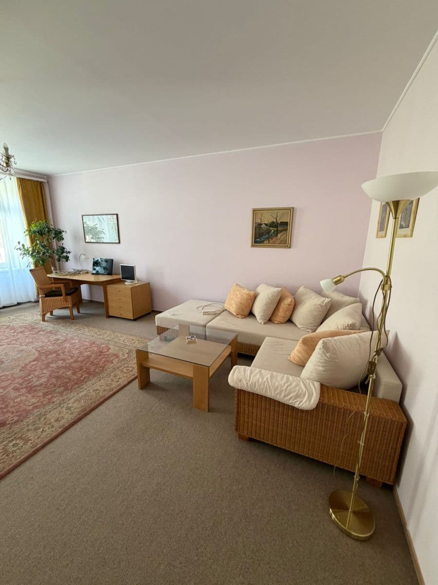 Prenájom bytu 2-izbový 80 m², Revoluční, Chomutov, Ústecký kraj Prenájom bytu 2-izbový 80 m², Revoluční, Chomutov, Ústecký kraj