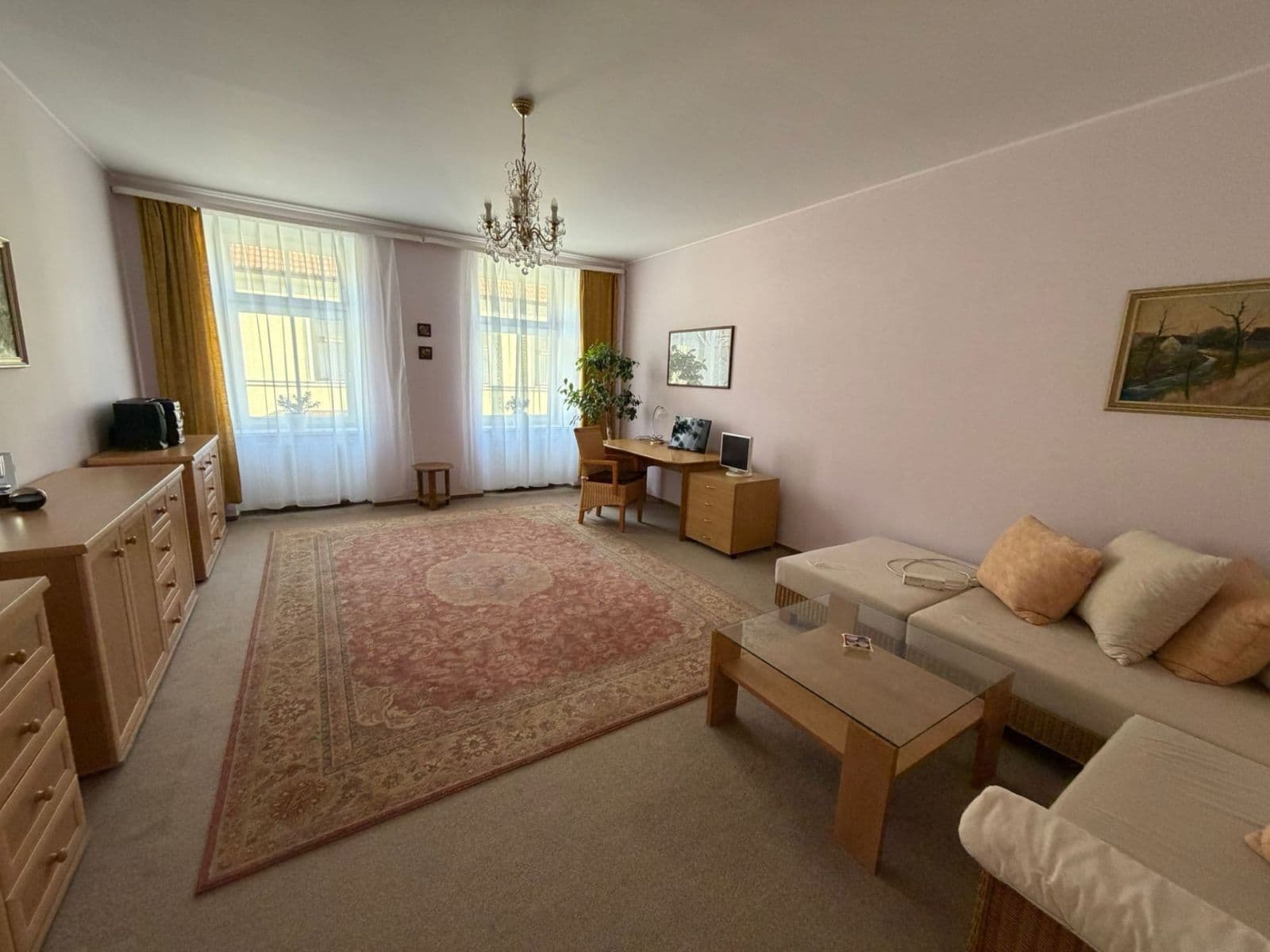 Prenájom bytu 2-izbový 80 m², Revoluční, Chomutov, Ústecký kraj Prenájom bytu 2-izbový 80 m², Revoluční, Chomutov, Ústecký kraj