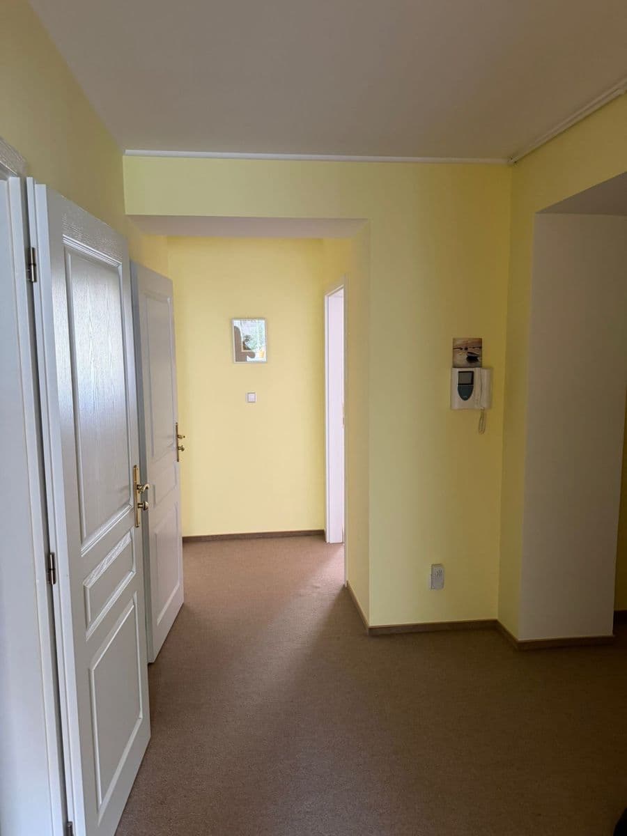 Prenájom bytu 2-izbový 80 m², Revoluční, Chomutov, Ústecký kraj Prenájom bytu 2-izbový 80 m², Revoluční, Chomutov, Ústecký kraj