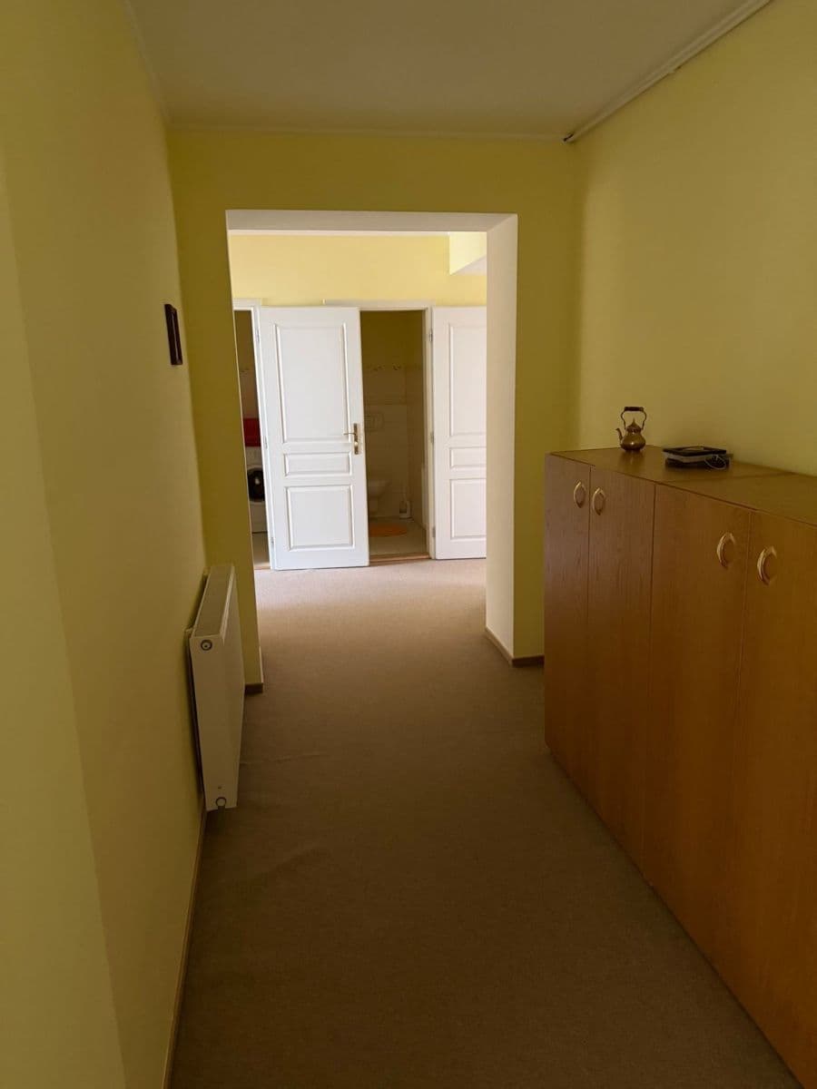 Prenájom bytu 2-izbový 80 m², Revoluční, Chomutov, Ústecký kraj Prenájom bytu 2-izbový 80 m², Revoluční, Chomutov, Ústecký kraj