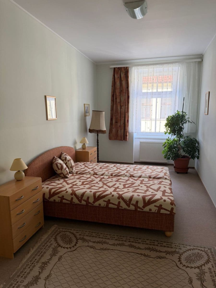 Prenájom bytu 2-izbový 80 m², Revoluční, Chomutov, Ústecký kraj Prenájom bytu 2-izbový 80 m², Revoluční, Chomutov, Ústecký kraj