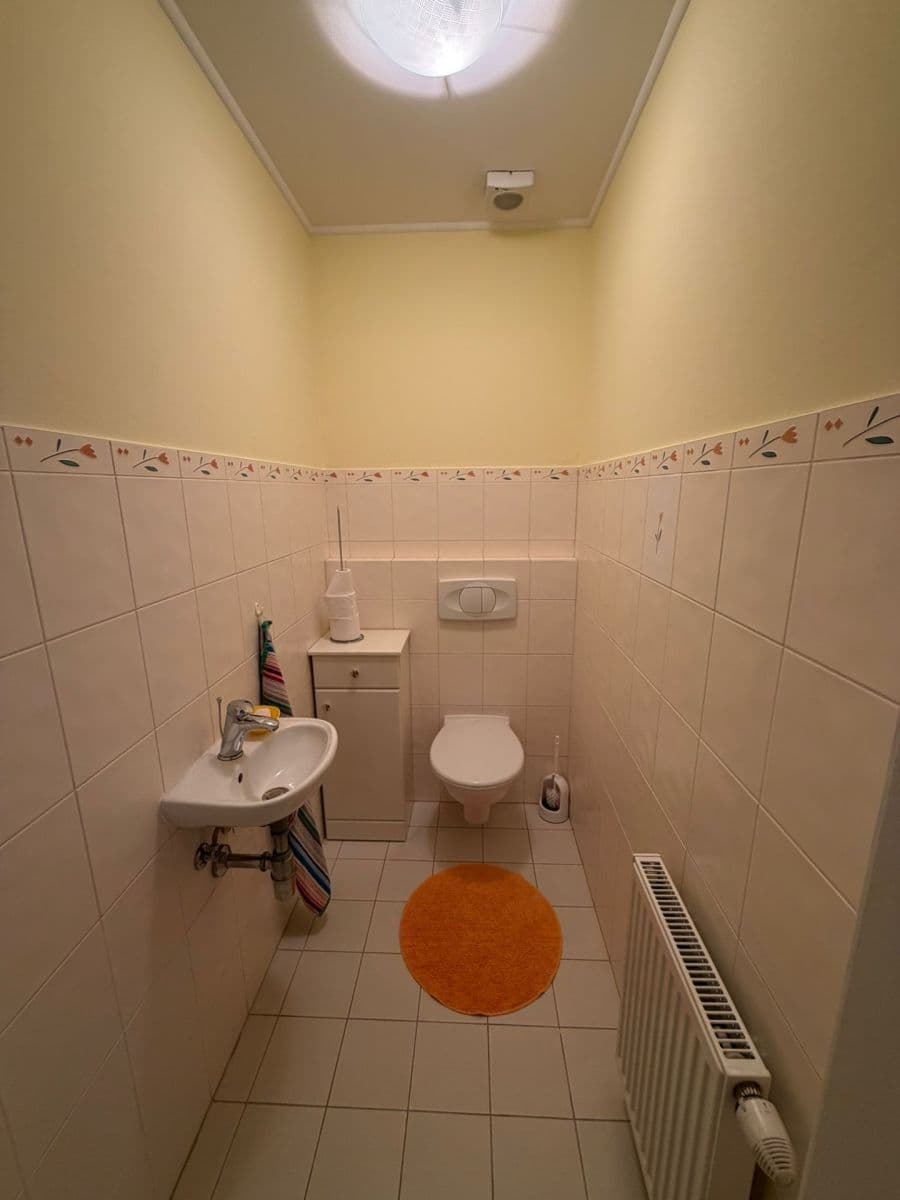 Prenájom bytu 2-izbový 80 m², Revoluční, Chomutov, Ústecký kraj Prenájom bytu 2-izbový 80 m², Revoluční, Chomutov, Ústecký kraj