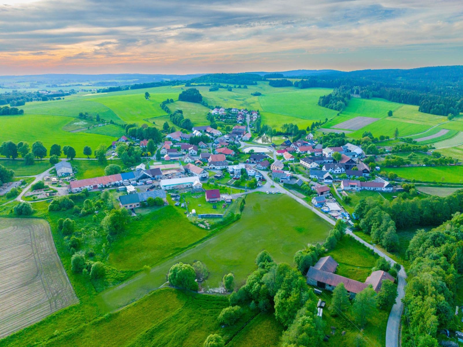 Predaj pozemku 1.425 m², Lhotka, Kraj Vysočina Predaj pozemku 1.425 m², Lhotka, Kraj Vysočina
