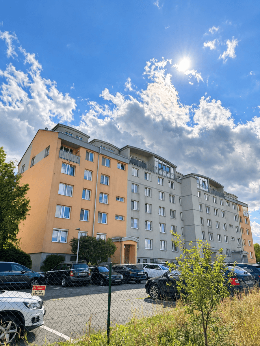 Predaj bytu 3-izbový 73 m², Kmochova, Hostivice, Středočeský kraj Predaj bytu 3-izbový 73 m², Kmochova, Hostivice, Středočeský kraj