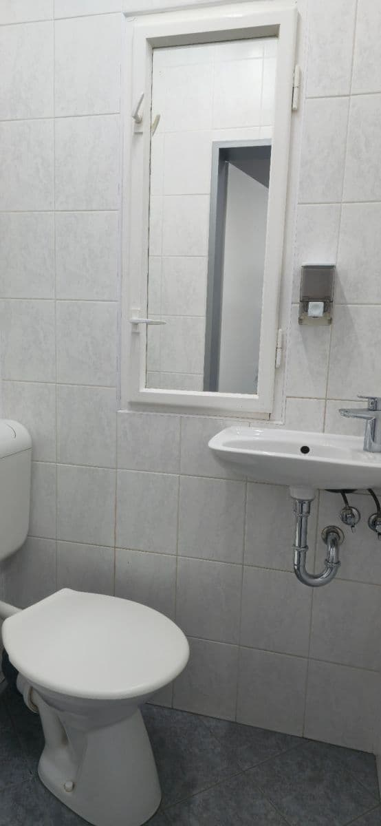 Prenájom kancelárie 92 m², Zdařilá, Praha, Praha Prenájom kancelárie 92 m², Zdařilá, Praha, Praha