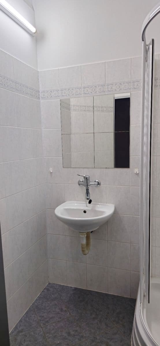 Prenájom kancelárie 92 m², Zdařilá, Praha, Praha Prenájom kancelárie 92 m², Zdařilá, Praha, Praha