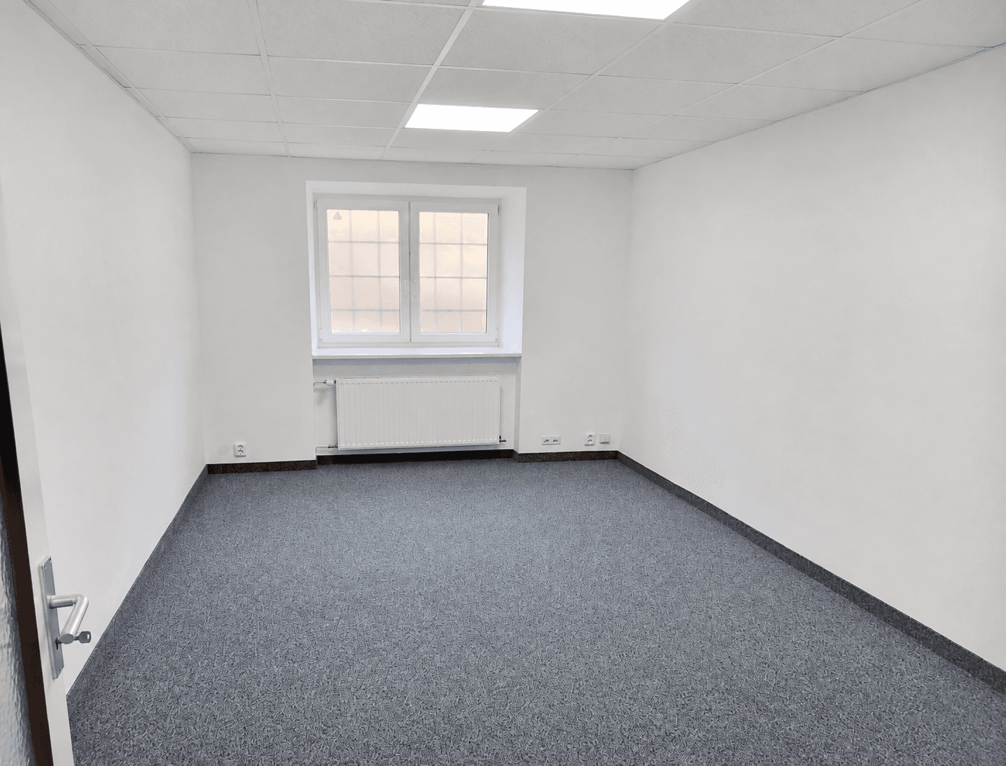 Prenájom kancelárie 92 m², Zdařilá, Praha, Praha Prenájom kancelárie 92 m², Zdařilá, Praha, Praha