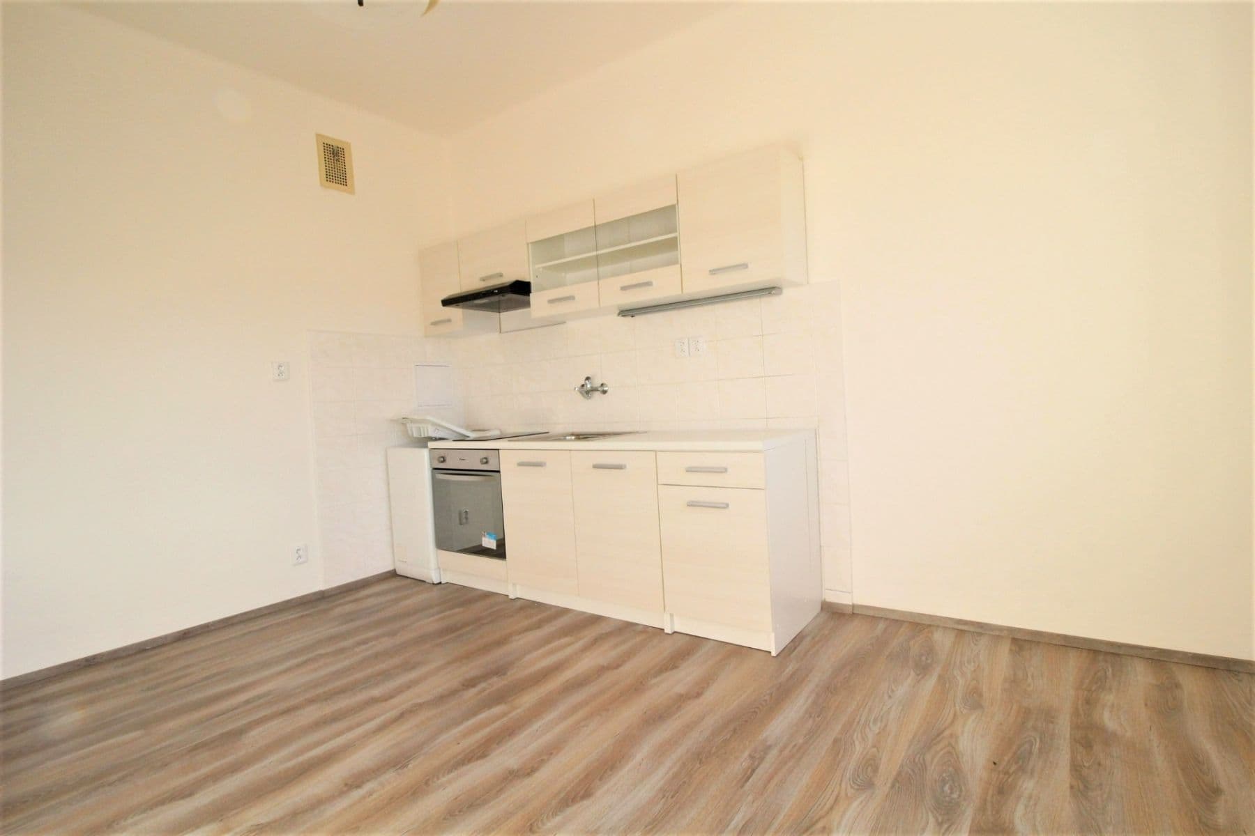Prenájom bytu 1-izbový 43 m², náměstí 14. října, Praha, Praha Prenájom bytu 1-izbový 43 m², náměstí 14. října, Praha, Praha