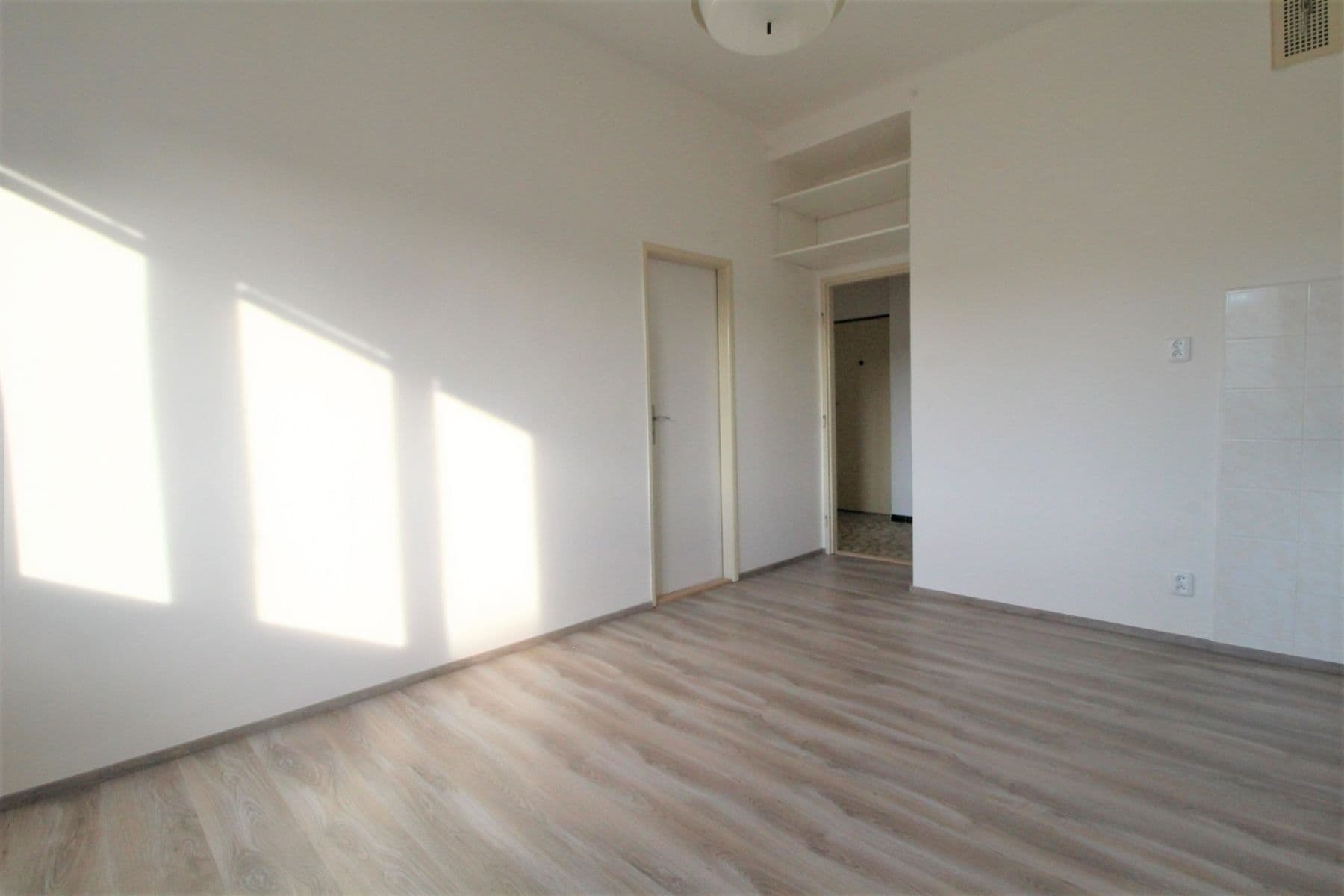 Prenájom bytu 1-izbový 43 m², náměstí 14. října, Praha, Praha Prenájom bytu 1-izbový 43 m², náměstí 14. října, Praha, Praha