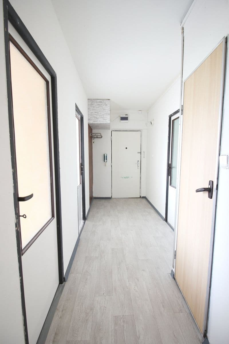 Prenájom bytu 3-izbový 58 m², Americká, Kladno, Středočeský kraj Prenájom bytu 3-izbový 58 m², Americká, Kladno, Středočeský kraj