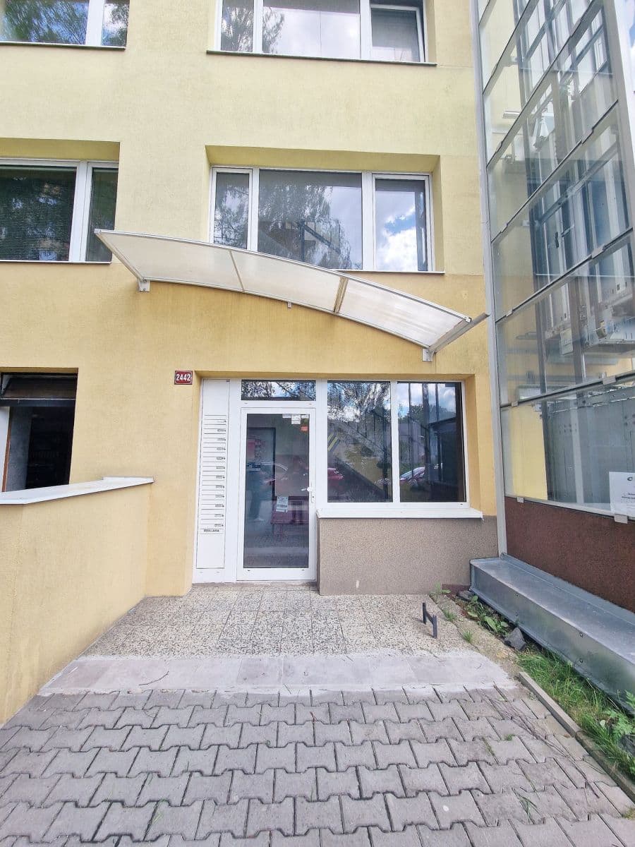 Prenájom bytu 3-izbový 58 m², Americká, Kladno, Středočeský kraj Prenájom bytu 3-izbový 58 m², Americká, Kladno, Středočeský kraj
