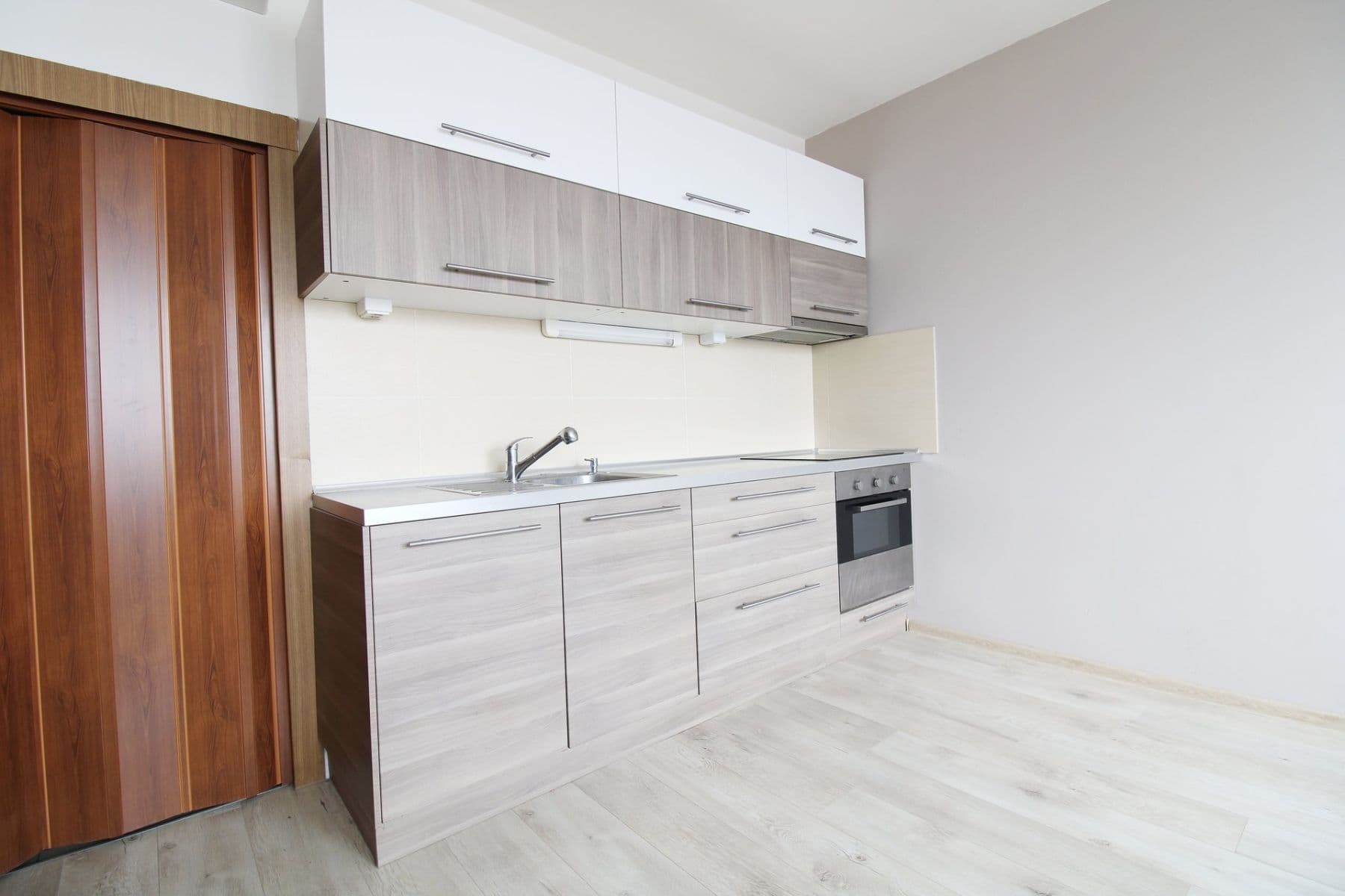 Prenájom bytu 2-izbový 49 m², náměstí Osvoboditelů, Praha, Praha Prenájom bytu 2-izbový 49 m², náměstí Osvoboditelů, Praha, Praha