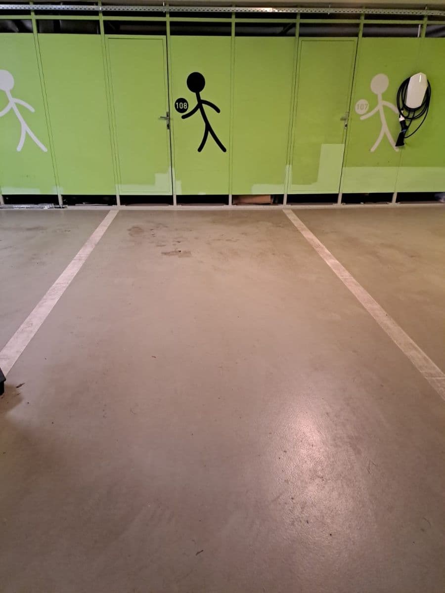 Prenájom garáže 12 m², Šaldova, Praha, Praha Prenájom garáže 12 m², Šaldova, Praha, Praha