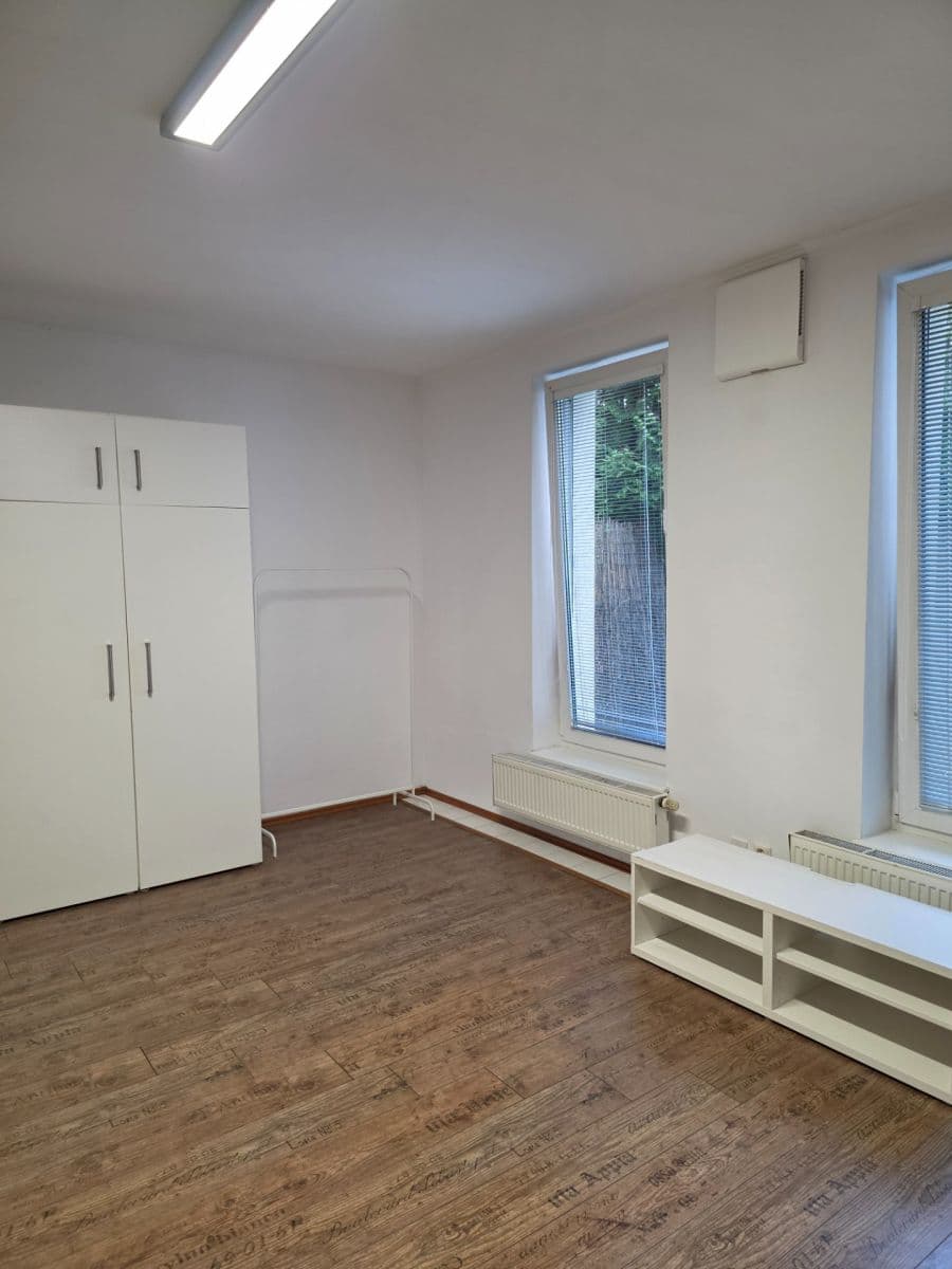 Prenájom bytu 1-izbový 34 m², Lásenická, Praha, Praha Prenájom bytu 1-izbový 34 m², Lásenická, Praha, Praha