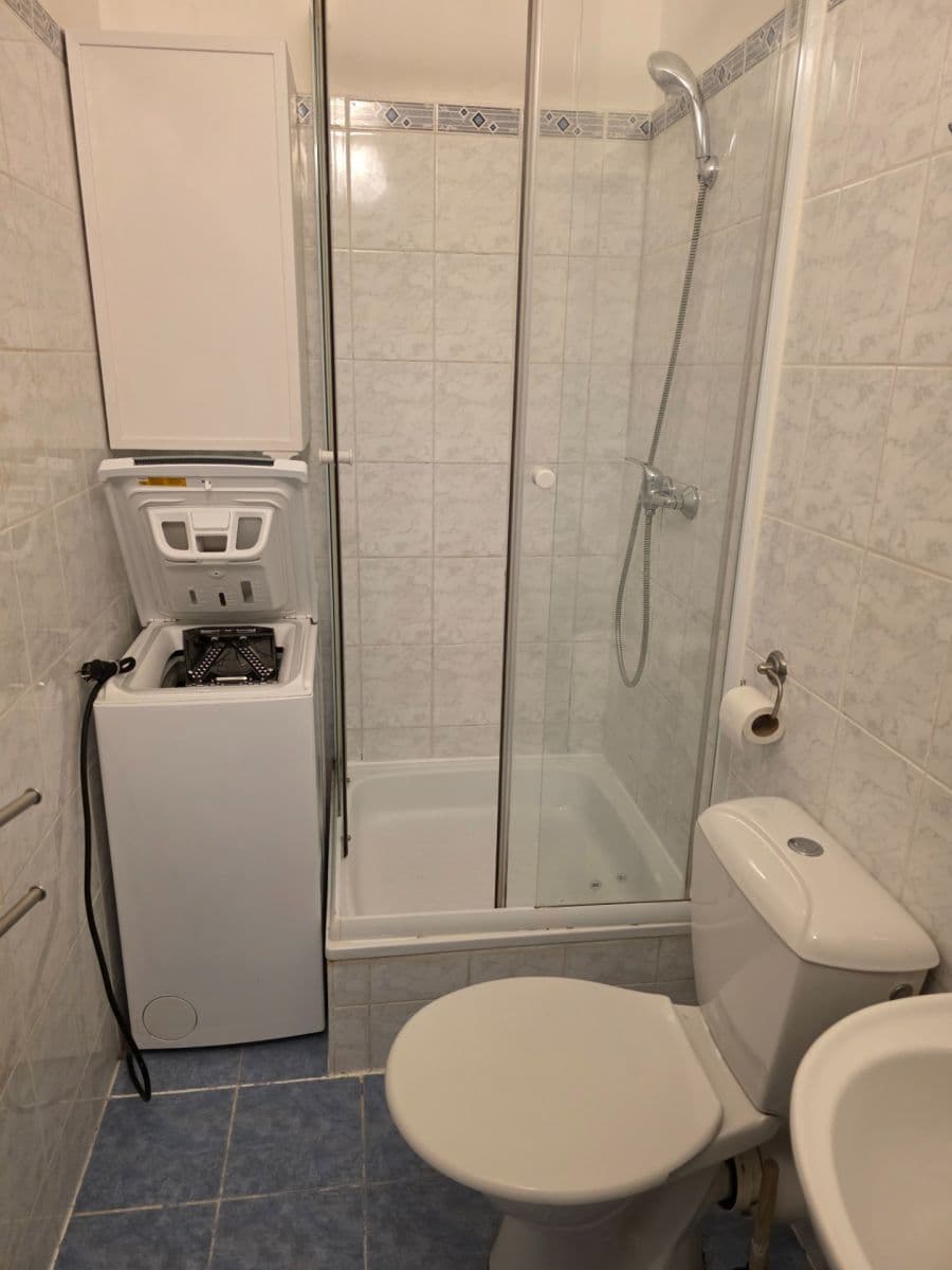 Prenájom bytu 1-izbový 34 m², Lásenická, Praha, Praha Prenájom bytu 1-izbový 34 m², Lásenická, Praha, Praha