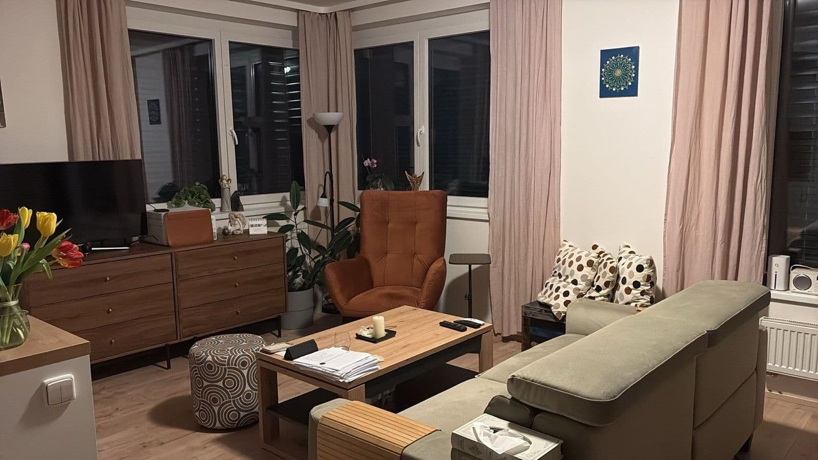 Prenájom bytu 4-izbový 110 m², Hugo Haase, Praha, Praha Prenájom bytu 4-izbový 110 m², Hugo Haase, Praha, Praha