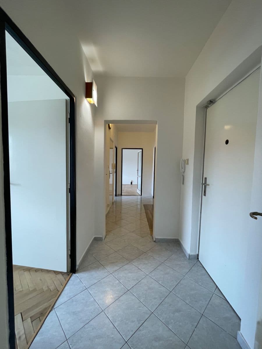 Predaj bytu 3-izbový 70 m², Vrchlického, Kladno, Středočeský kraj Predaj bytu 3-izbový 70 m², Vrchlického, Kladno, Středočeský kraj