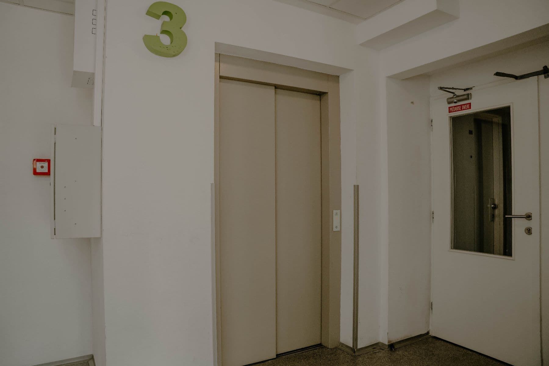Prenájom bytu 1-izbový 28 m², Záhradnícka, Ružinov, Bratislavský kraj Prenájom bytu 1-izbový 28 m², Záhradnícka, Ružinov, Bratislavský kraj