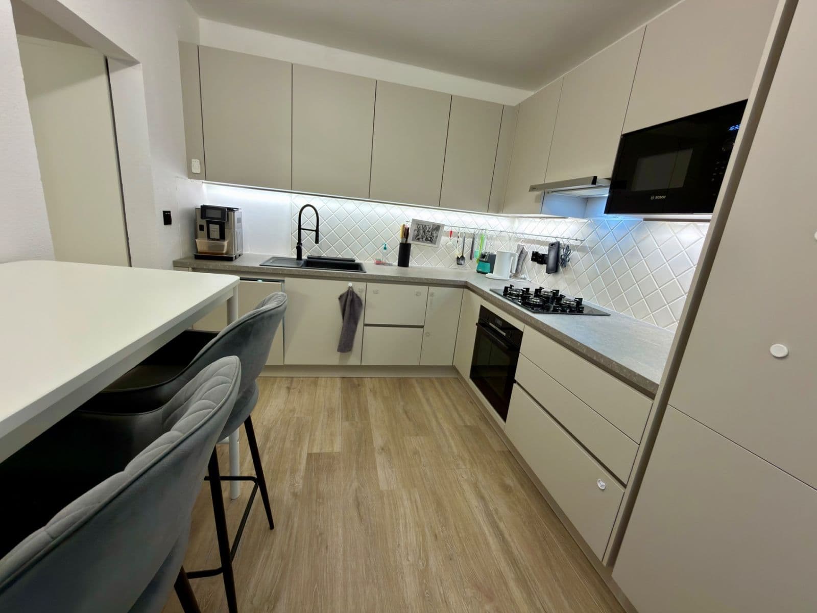 Predaj bytu 3-izbový 70 m², Eisnerova, Devínska Nová Ves, Bratislavský kraj Predaj bytu 3-izbový 70 m², Eisnerova, Devínska Nová Ves, Bratislavský kraj