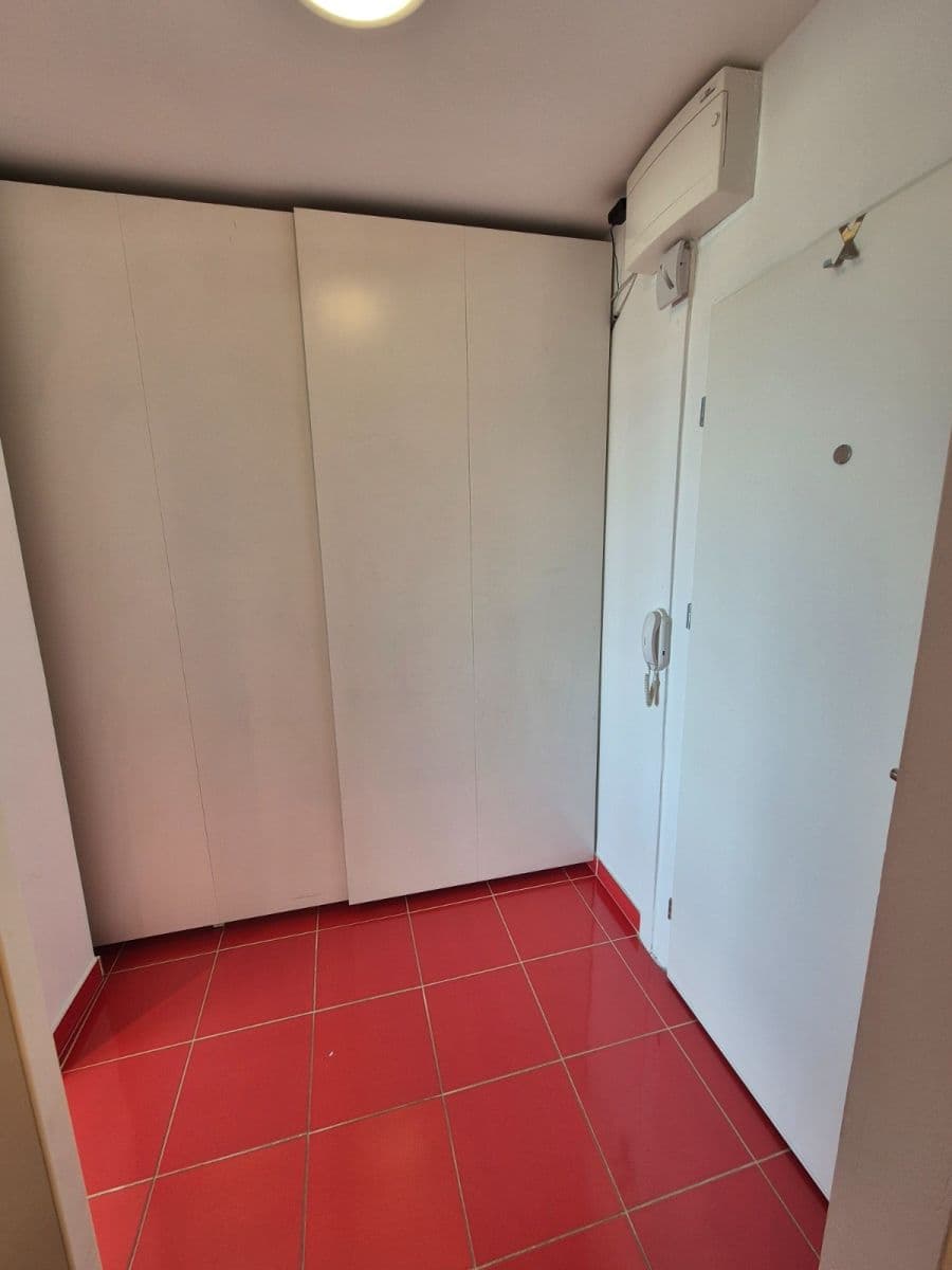 Prenájom bytu 1-izbový 33 m², Švermova, Brno, Jihomoravský kraj Prenájom bytu 1-izbový 33 m², Švermova, Brno, Jihomoravský kraj