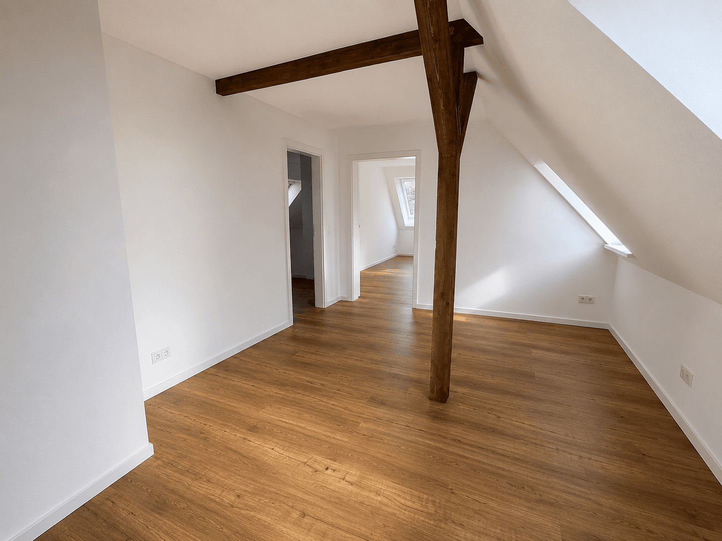 Prenájom bytu 4-izbový 110 m², Glauchau, Sasko Prenájom bytu 4-izbový 110 m², Glauchau, Sasko