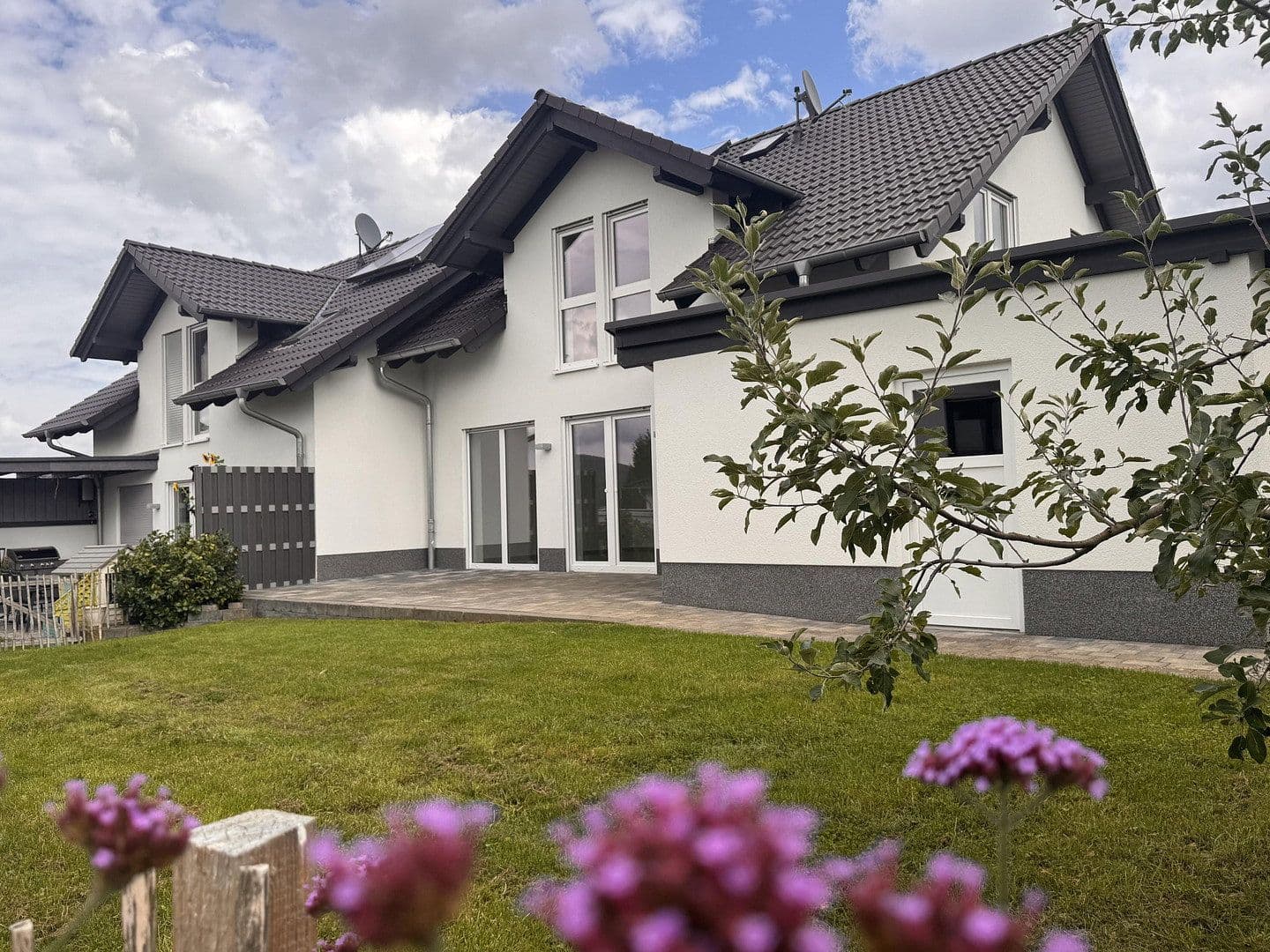 Predaj domu 120 m², pozemok 425 m², Habichtswald, Hesensko Predaj domu 120 m², pozemok 425 m², Habichtswald, Hesensko