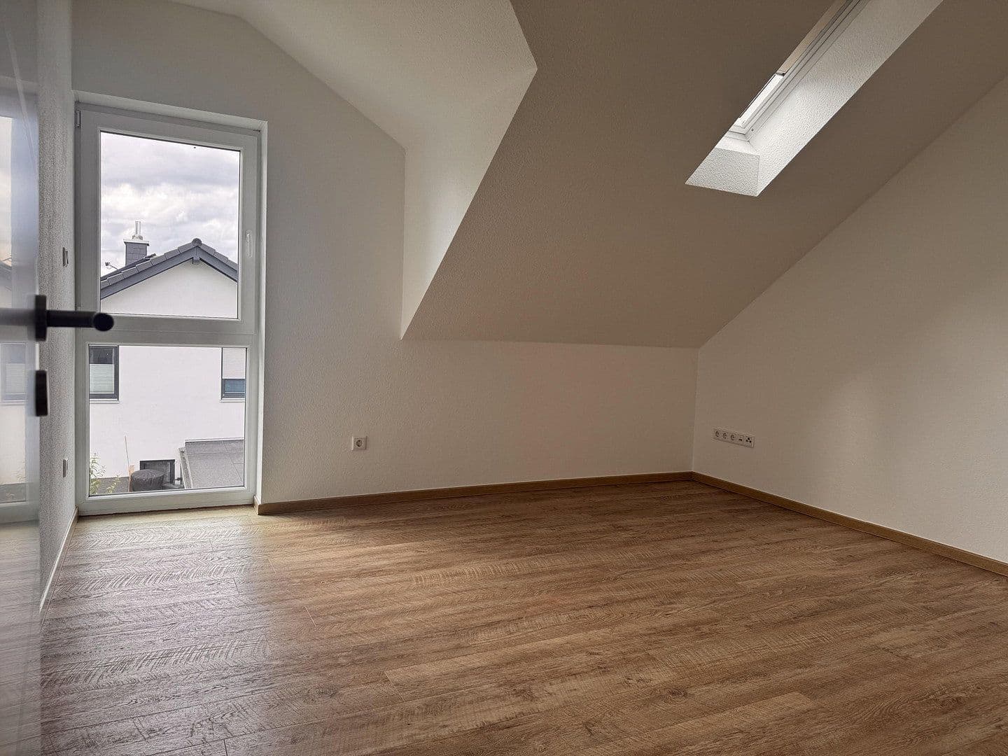 Predaj domu 120 m², pozemok 425 m², Habichtswald, Hesensko Predaj domu 120 m², pozemok 425 m², Habichtswald, Hesensko