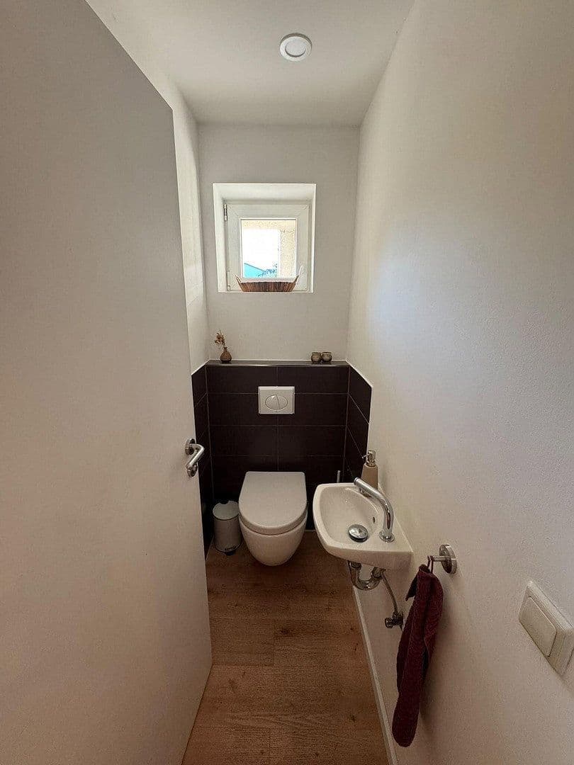 Predaj domu 205 m², pozemok 523 m², Tuningen, Bádensko-Wurttembersko Predaj domu 205 m², pozemok 523 m², Tuningen, Bádensko-Wurttembersko