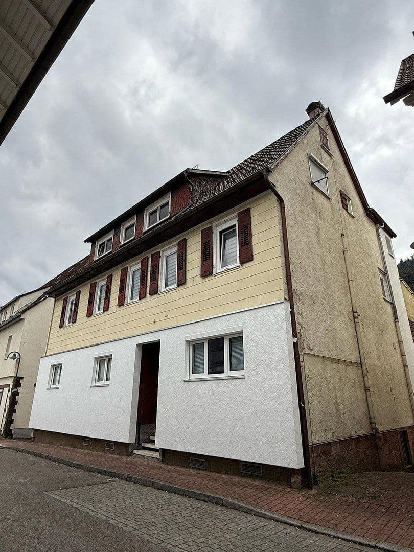 Prenájom bytu 4-izbový 105 m², Karlstr. 10, Alpirsbach, Bádensko-Wurttembersko Prenájom bytu 4-izbový 105 m², Karlstr. 10, Alpirsbach, Bádensko-Wurttembersko