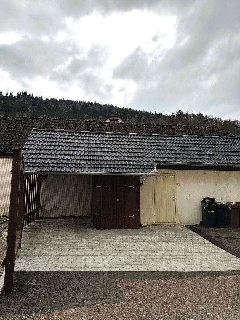 Prenájom bytu 4-izbový 105 m², Karlstr. 10, Alpirsbach, Bádensko-Wurttembersko Prenájom bytu 4-izbový 105 m², Karlstr. 10, Alpirsbach, Bádensko-Wurttembersko