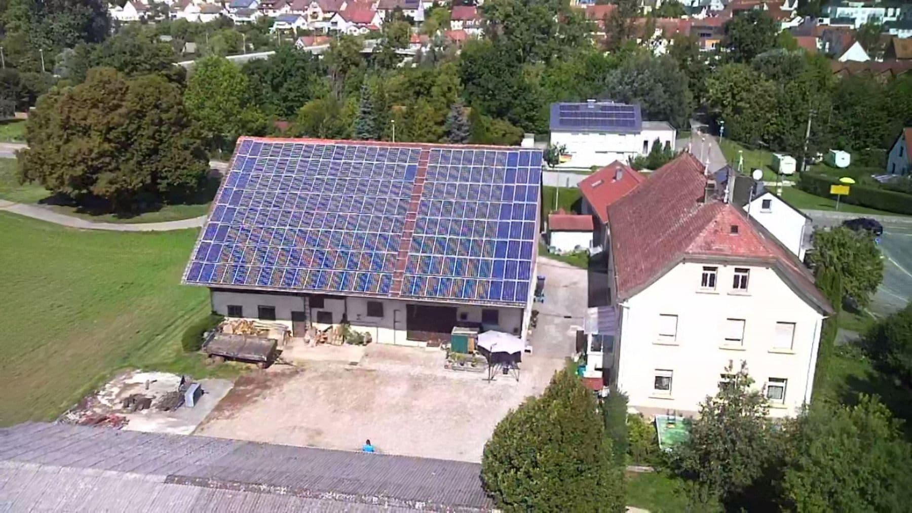 Predaj domu 230 m², pozemok 2.550 m², Volkersheimer Str. 4, Rottenacker, Bádensko-Wurttembersko Predaj domu 230 m², pozemok 2.550 m², Volkersheimer Str. 4, Rottenacker, Bádensko-Wurttembersko