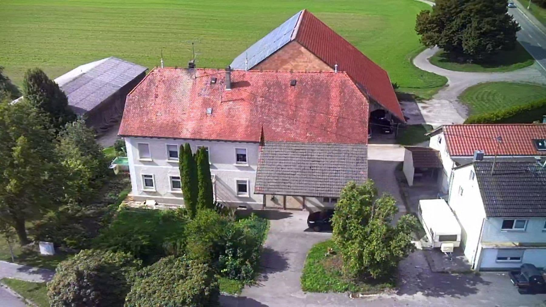 Predaj domu 230 m², pozemok 2.550 m², Volkersheimer Str. 4, Rottenacker, Bádensko-Wurttembersko Predaj domu 230 m², pozemok 2.550 m², Volkersheimer Str. 4, Rottenacker, Bádensko-Wurttembersko