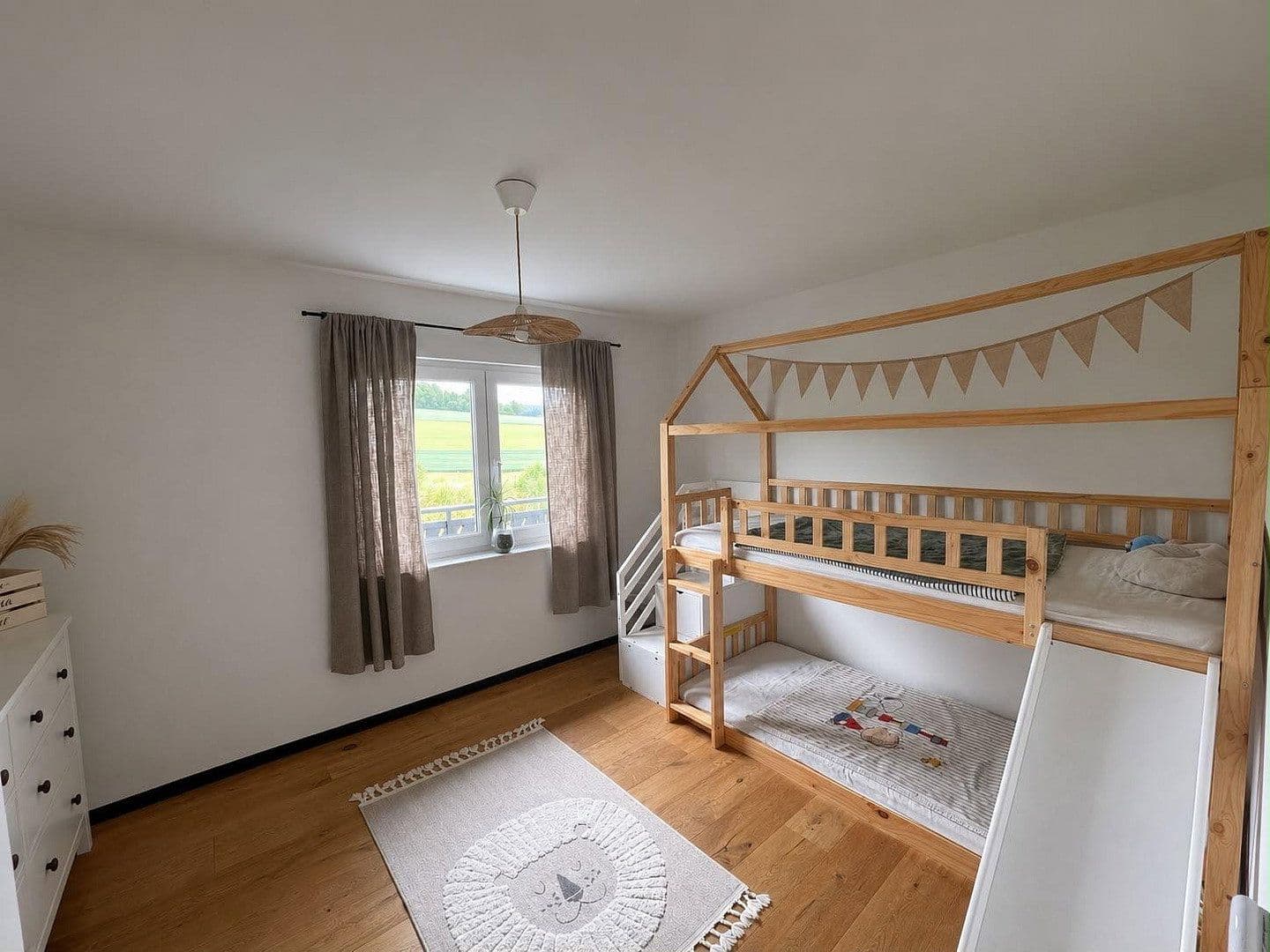 Predaj domu 263 m², pozemok 522 m², Mönsheim, Bádensko-Wurttembersko Predaj domu 263 m², pozemok 522 m², Mönsheim, Bádensko-Wurttembersko