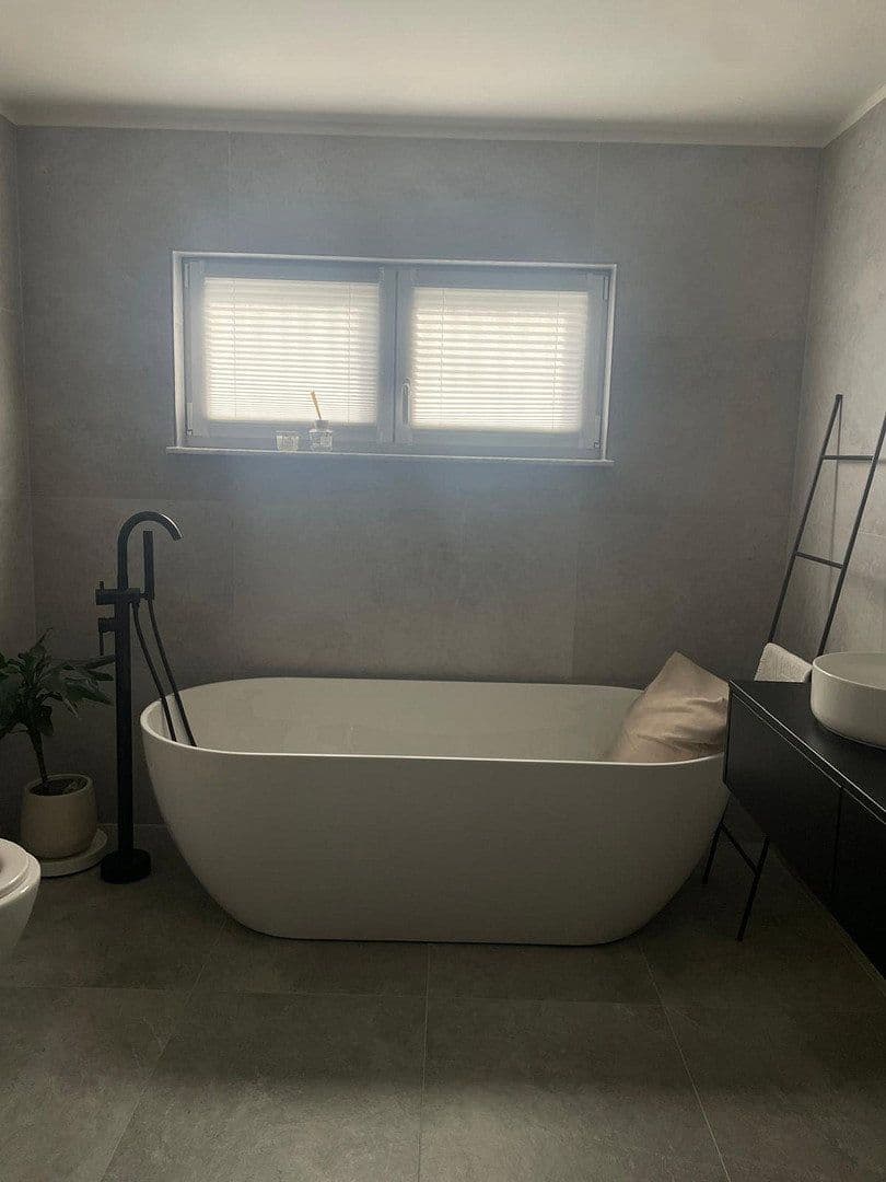 Predaj domu 263 m², pozemok 522 m², Mönsheim, Bádensko-Wurttembersko Predaj domu 263 m², pozemok 522 m², Mönsheim, Bádensko-Wurttembersko