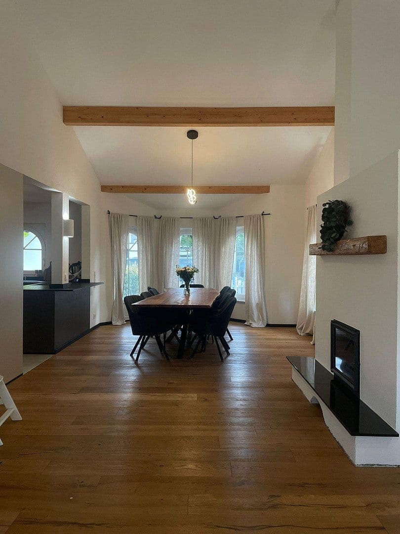 Predaj domu 263 m², pozemok 522 m², Mönsheim, Bádensko-Wurttembersko Predaj domu 263 m², pozemok 522 m², Mönsheim, Bádensko-Wurttembersko