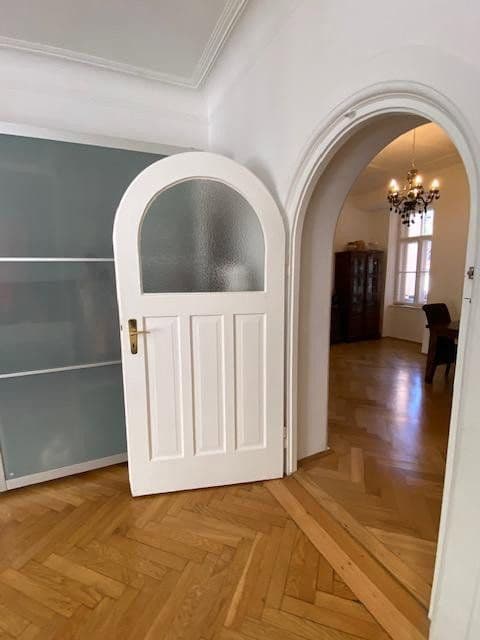 Prenájom bytu 4-izbový 154 m², München, Bavorsko Prenájom bytu 4-izbový 154 m², München, Bavorsko