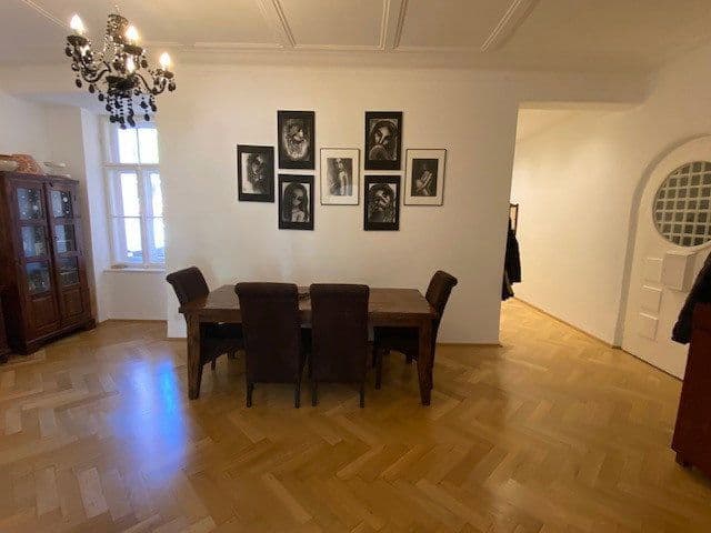 Prenájom bytu 4-izbový 154 m², München, Bavorsko Prenájom bytu 4-izbový 154 m², München, Bavorsko