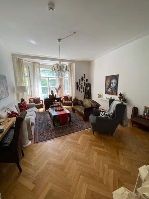 Prenájom bytu 4-izbový 154 m², München, Bavorsko Prenájom bytu 4-izbový 154 m², München, Bavorsko
