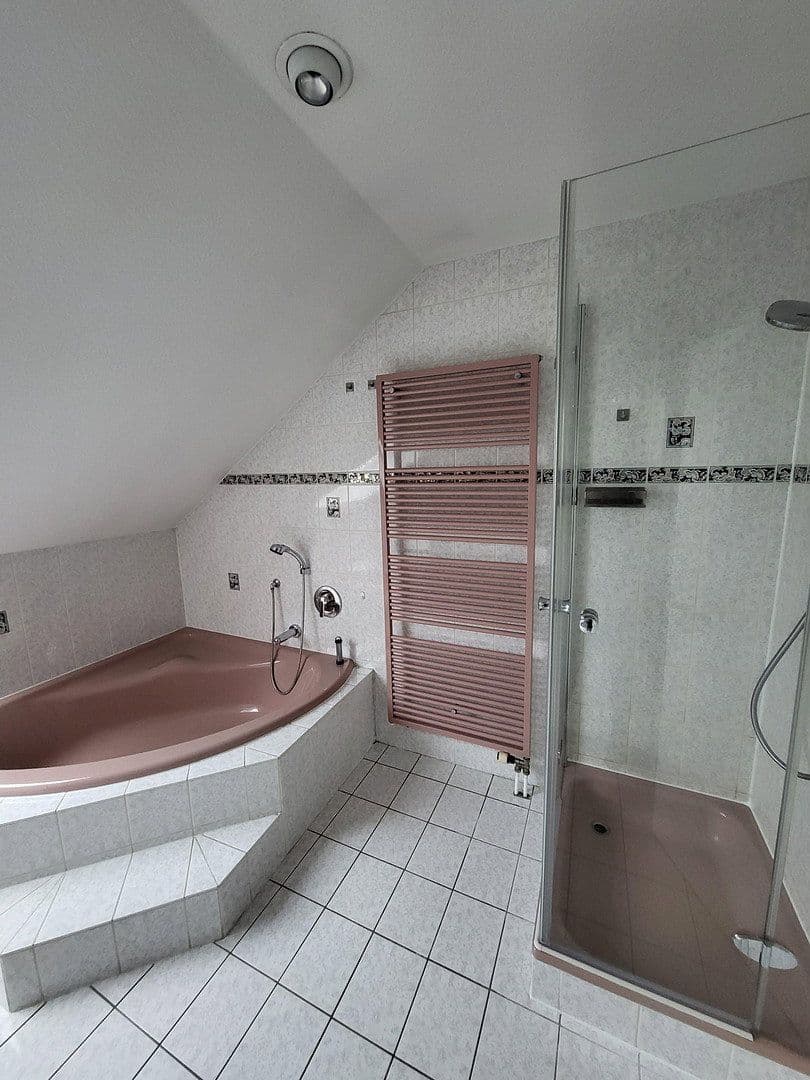 Prenájom domu 150 m², pozemok 767 m², Feuerdornweg 4, Ravenstein, Bádensko-Wurttembersko Prenájom domu 150 m², pozemok 767 m², Feuerdornweg 4, Ravenstein, Bádensko-Wurttembersko