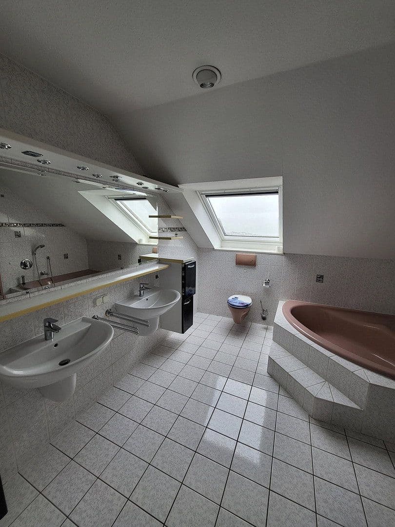 Prenájom domu 150 m², pozemok 767 m², Feuerdornweg 4, Ravenstein, Bádensko-Wurttembersko Prenájom domu 150 m², pozemok 767 m², Feuerdornweg 4, Ravenstein, Bádensko-Wurttembersko